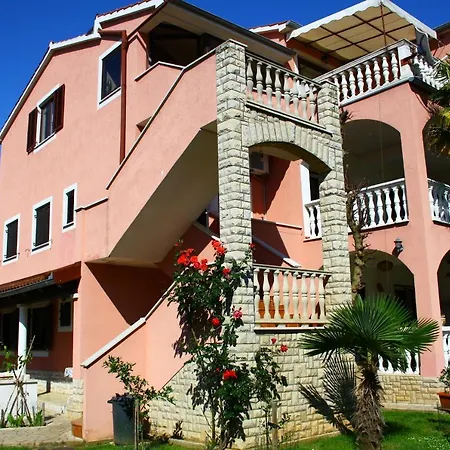 Appartamento House Jolanda Medolino